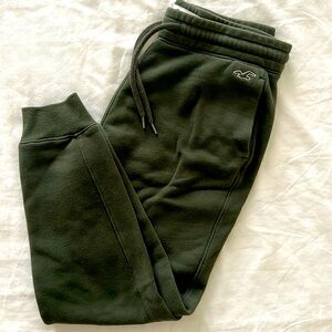 Hollister joggers, size M. No flaws. Gently worn. Non smoking household.
